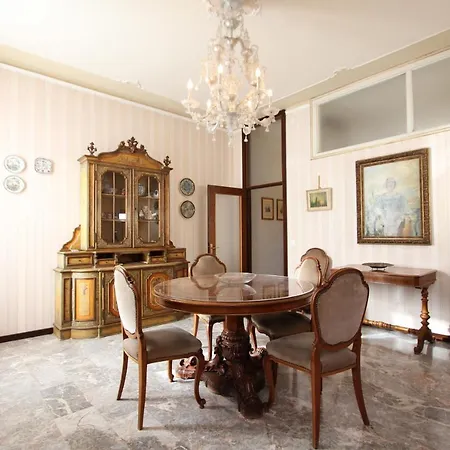 Apartment Corner Canal View Venedig