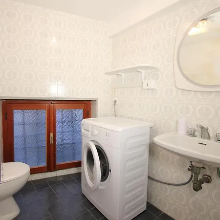 Corner Canal View Apartment Venedig