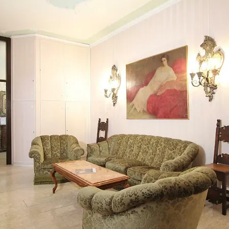 Corner Canal View Apartment Venedig