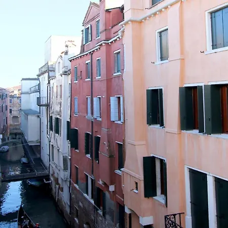 Apartment Corner Canal View Venice